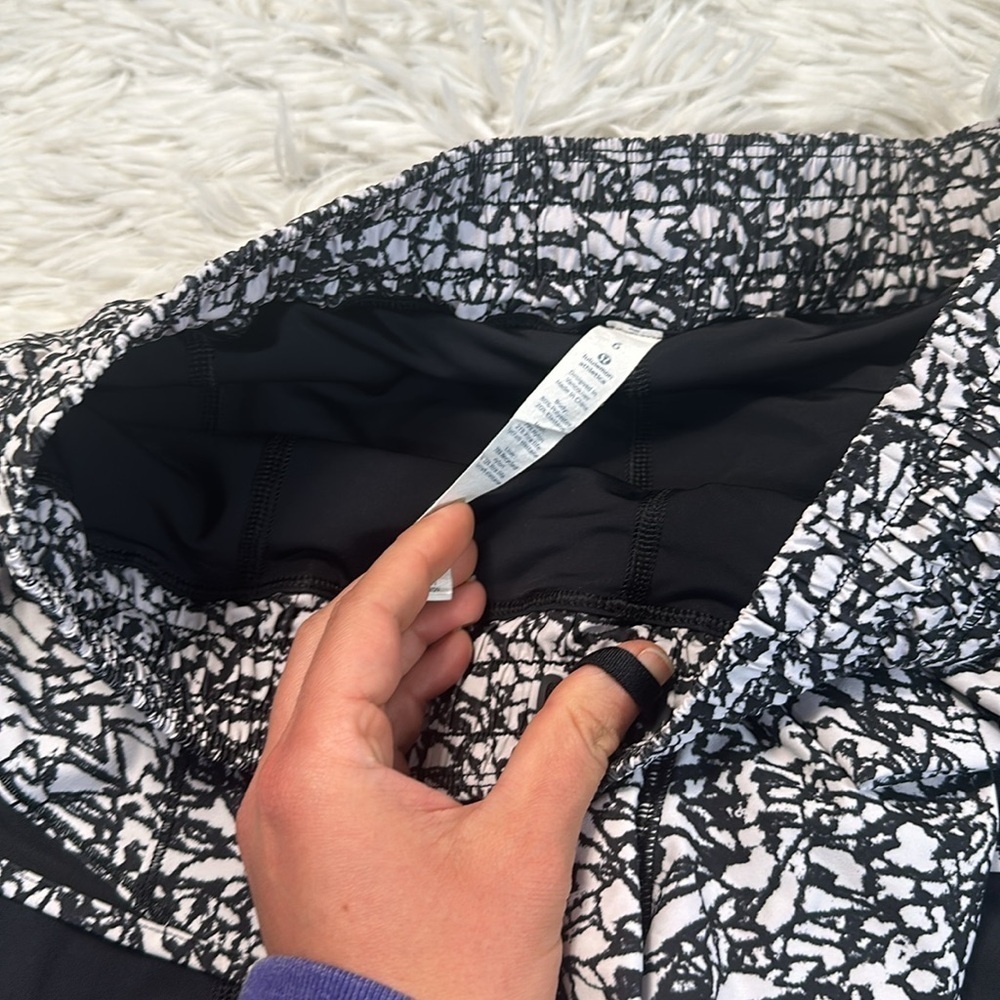 Lululemon Work Out To Water Short Ice Breaker White Black / Black - Picture 3 of 5